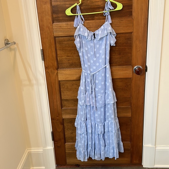 Lulu’s tiered midi dress - Picture 2 of 6